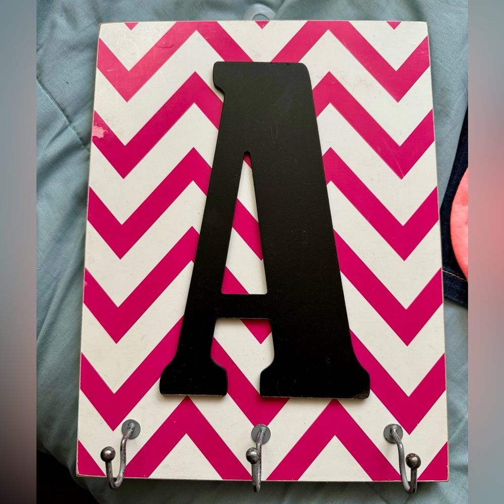 Starpoint hangable Coatrack, letter A w/white & hot pink chevron design